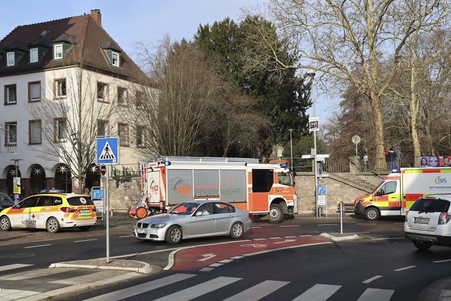 2 people are killed in a knife attack in Germany. Scholz says there must be consequences