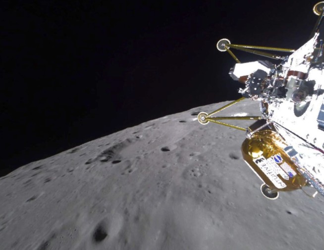 Private lunar lander may have fallen over while touching down near the moon's south pole