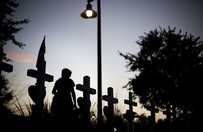 Major LGBT-rights group urges steps to curb gun violence