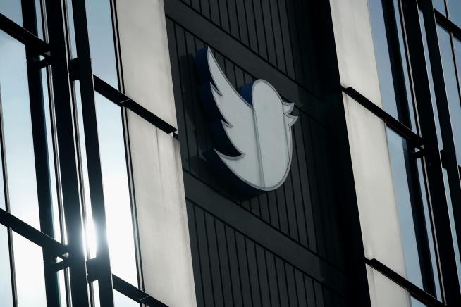 Twitter glitches as links, images fail to load