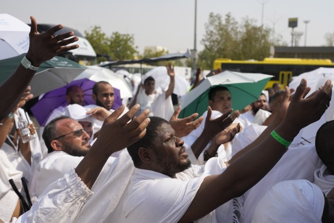 Pilgrims commence the final rites of Hajj as Muslims celebrate Eid al-Adha