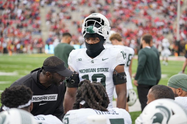 Michigan State football's Armorion Smith is raising 5 siblings since his mother's death