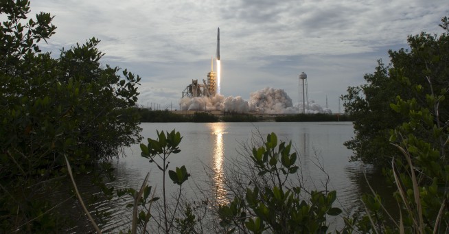 SpaceX launches 1st recycled supply ship
