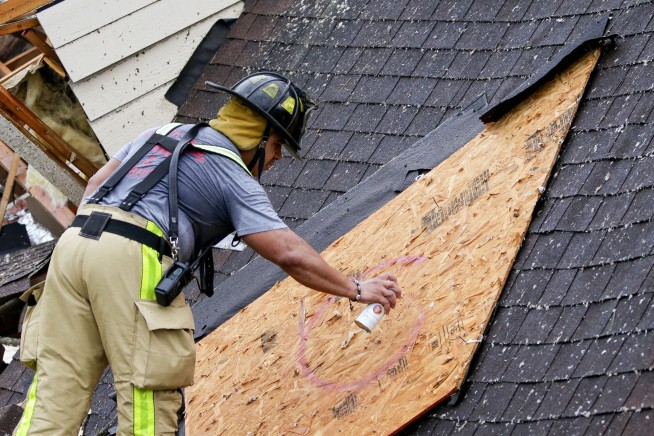 Weather service: 8 tornadoes hit Alabama, killing at least 5