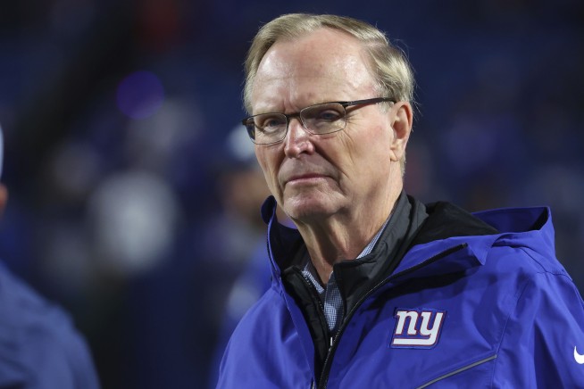 Giants owner John Mara gets another aerial message trashing his team before loss to Ravens