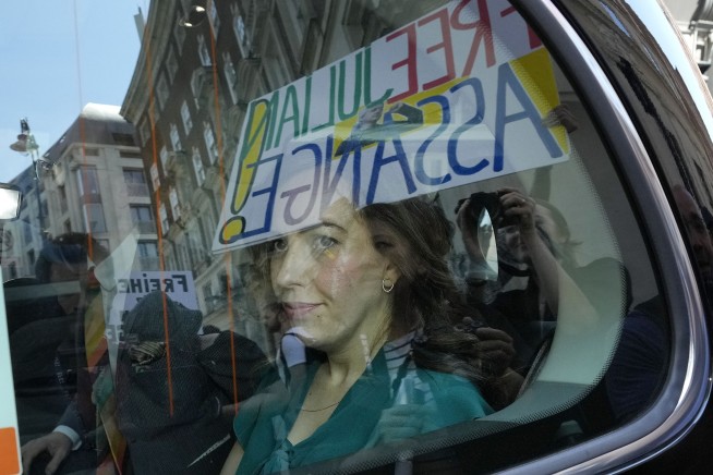 WikiLeaks founder Assange wins right to appeal against an extradition order to the US