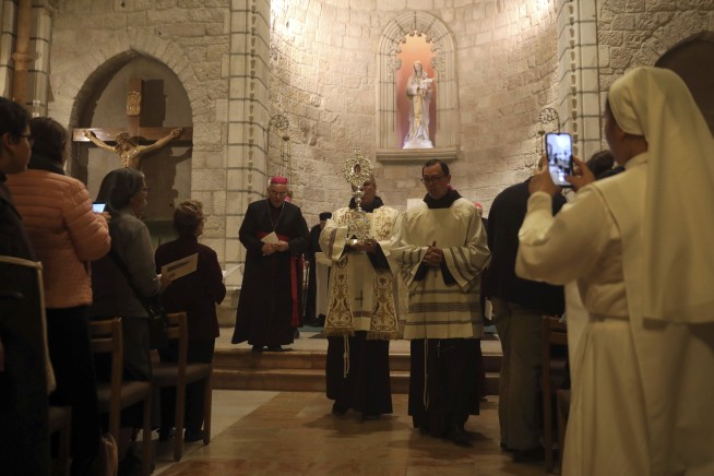 Relic thought to be from Jesus’ manger arrives in Bethlehem