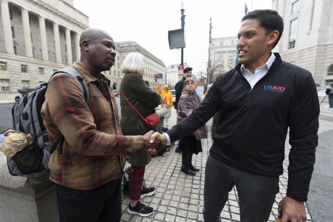 USAID workers clear their desks in Trump's final push to dismantle the agency