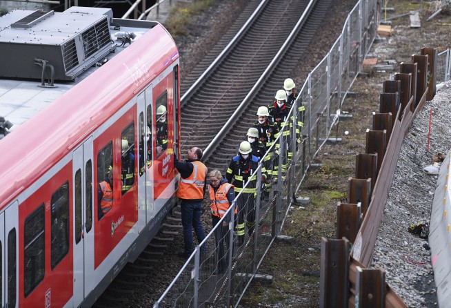 Explosion of WWII bomb in Munich injures 4, disrupts trains