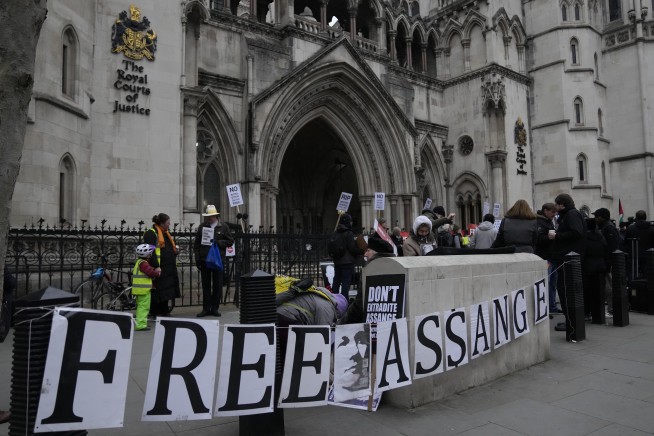 Assange wins first stage in effort to appeal US extradition