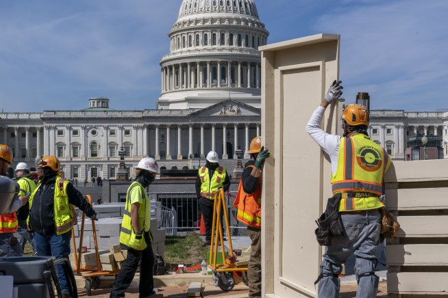 Trump waits out grand jury as New York braces for protests