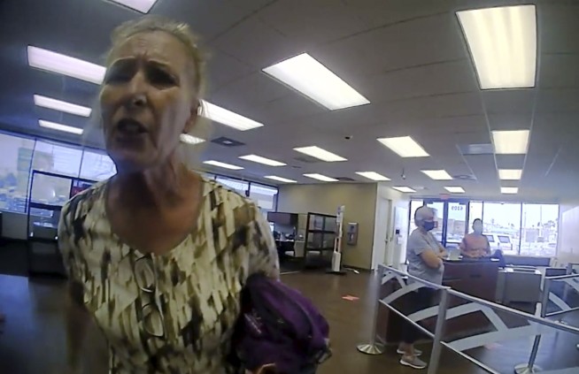 Arrest warrant issued after woman rejects mask at Texas bank