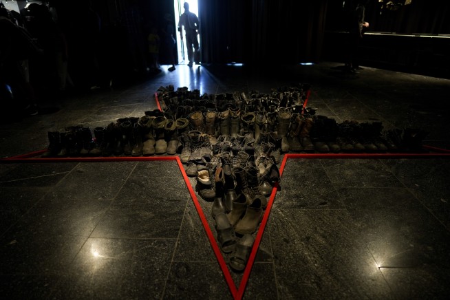 As fighting rages, Ukraine's leader says troops defy Russia