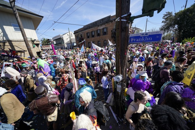 'I love Mardi Gras': Carnival spirit takes over New Orleans