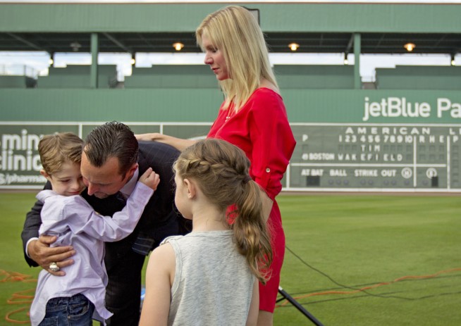 Stacy Wakefield dies less than 5 months after her husband, World Series champion Tim Wakefield
