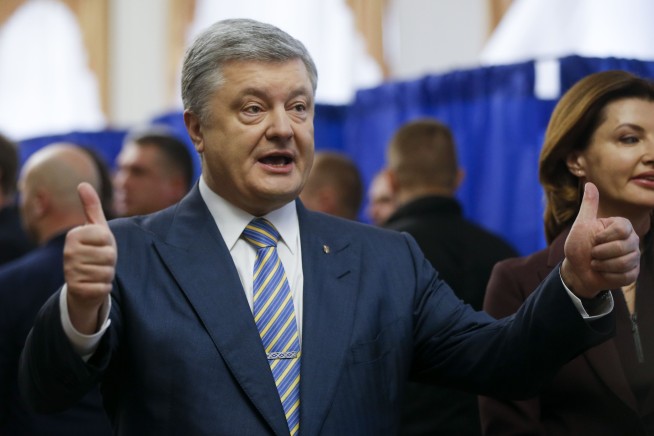 Ukraine comedian leads presidential election, runoff likely