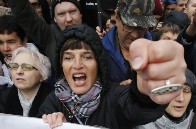 About 20,000 rally in Moscow to demand protesters' release