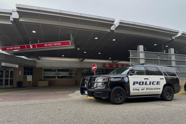 5 drug task force officers and a man have been hurt in a gunbattle at a home in rural Minnesota