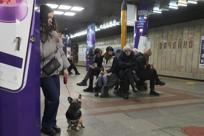 Russian attacks on Ukraine reported; tank training to start