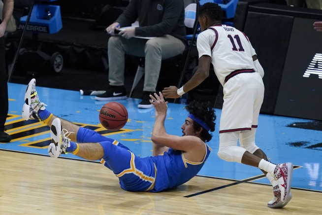 To the bank! Suggs hits the winner, Zags top UCLA 93-90