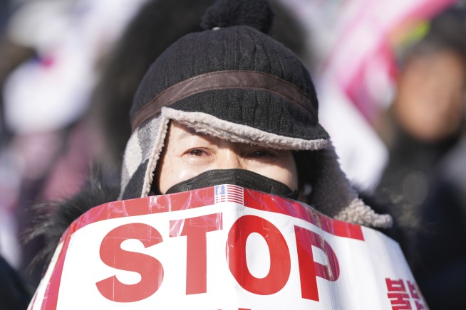 South Korean authorities take impeached President Yoon to detention center after questioning