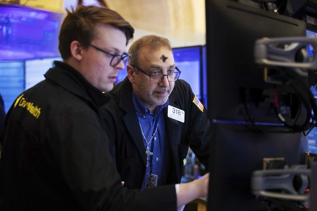 Wall Street roars back to rally mode, even as oil rises anew