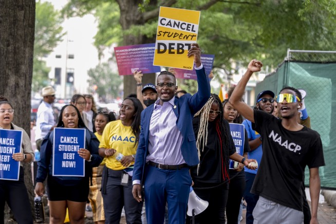 Trump order denies student loan relief to nonprofit workers engaged in 'improper' activity