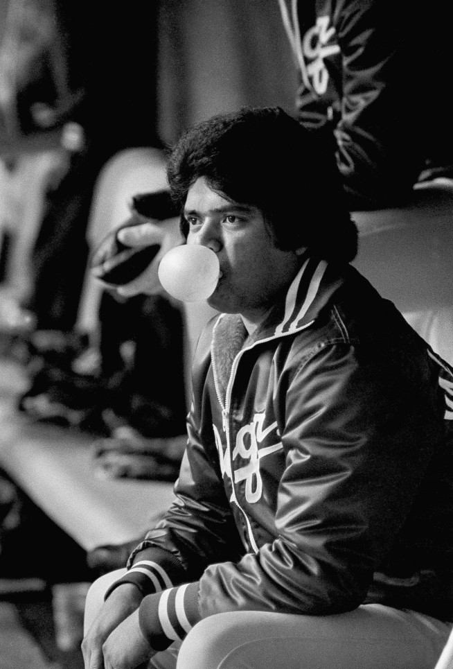 Fernando Valenzuela, Mexican-born pitcher whose feats for Dodgers fueled 'Fernandomania,' dies at 63