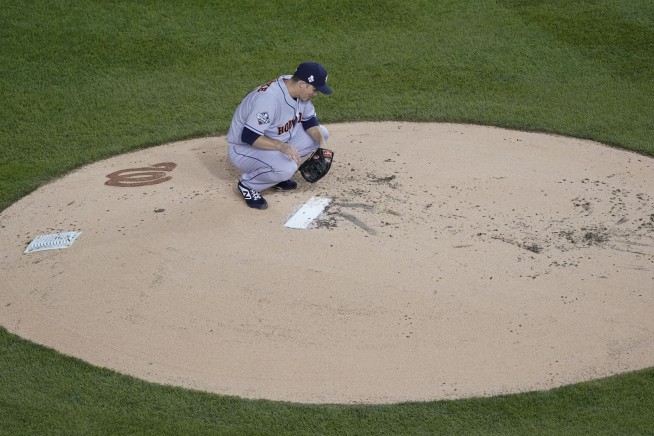 Altuve, Astros show up in World Series, win Game 3 in DC 4-1