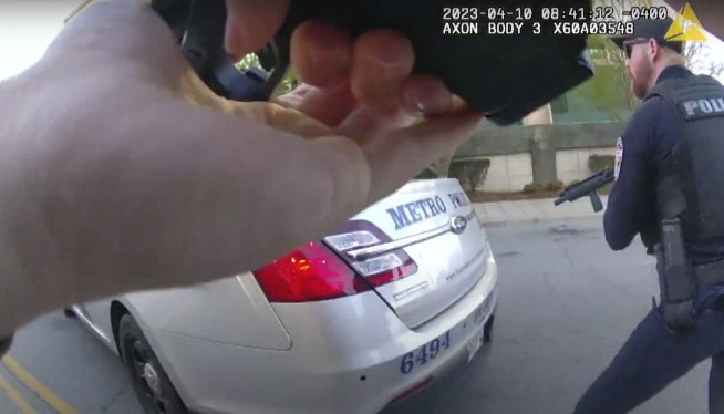 Video shows Louisville police under fire from bank shooter
