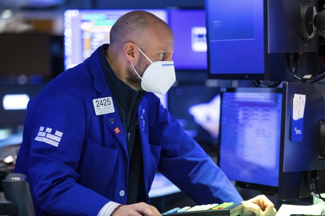 Stock give up a rally and end lower as volatility continues