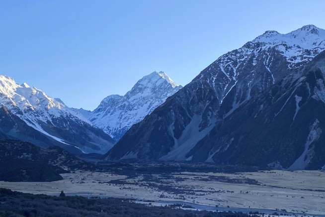 Three climbers from the US and Canada are missing on New Zealand's highest peak
