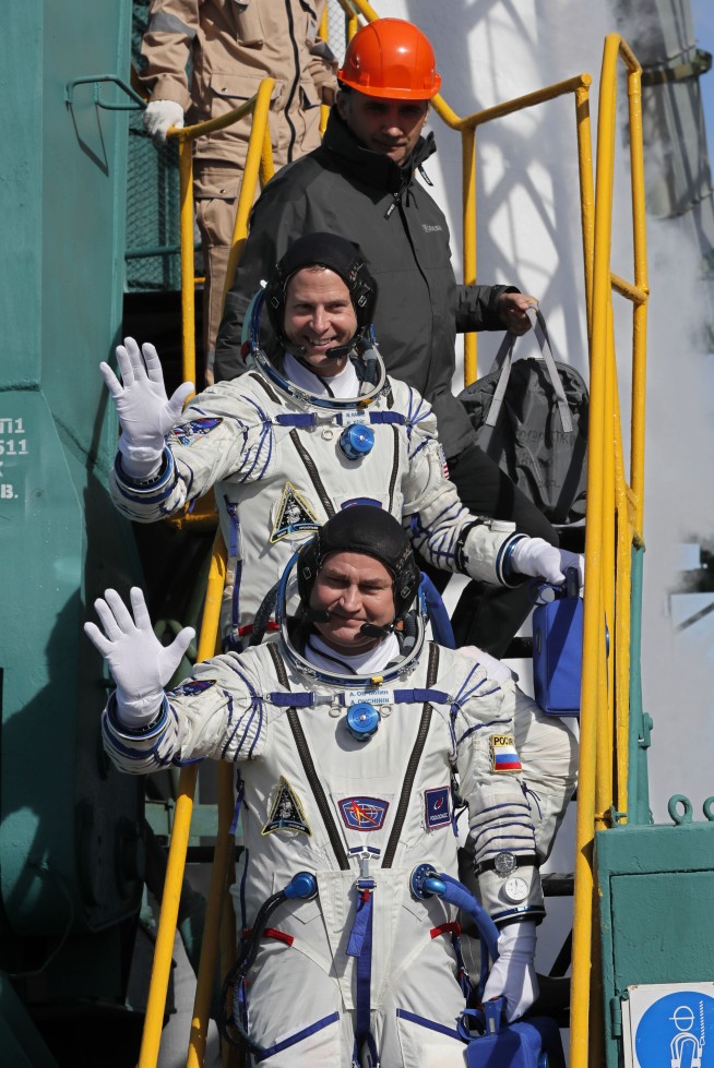 US, Russian astronauts land safely after rocket failure