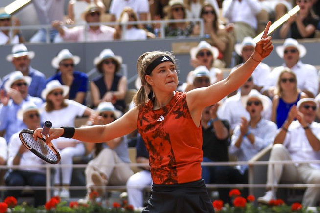 Iga Swiatek tops Karolina Muchova in the French Open final for her 3rd trophy in Paris, 4th Slam