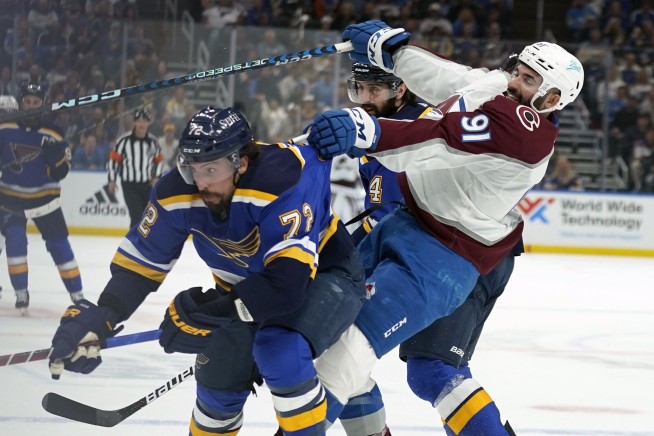 Amidst threats, Kadri scores 3 in Avs' 6-3 win over Blues