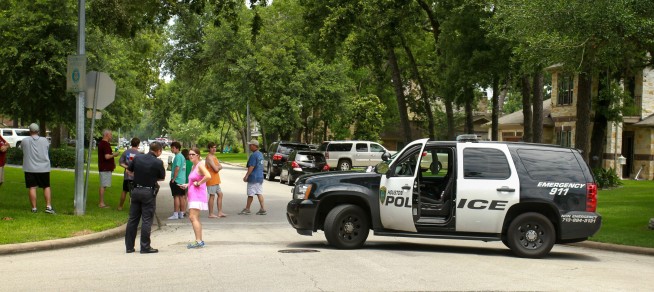 Gunman among at least 2 dead in Houston shooting