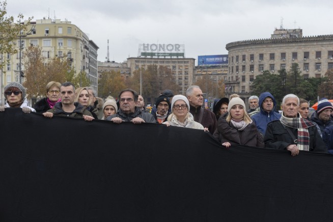 Protesters in Serbia hold 15-minute blockade for 15 victims of roof collapse, demanding justice