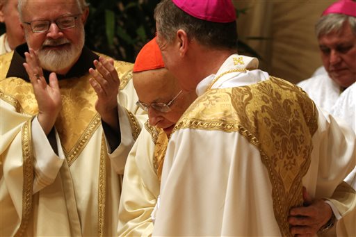 Cupich becomes Chicago archbishop, decries abuse