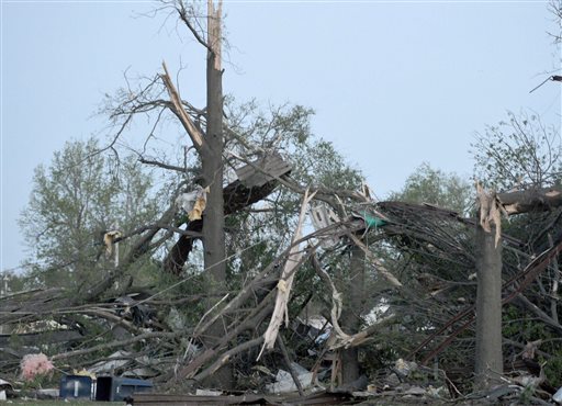 Tornadoes strike central, southern US, killing 12