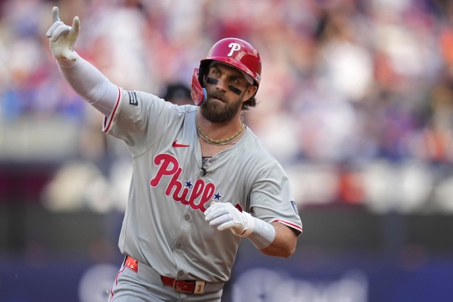 Phillies' Bryce Harper does soccer slide after homer in win over Mets in London. 'I love the moment'