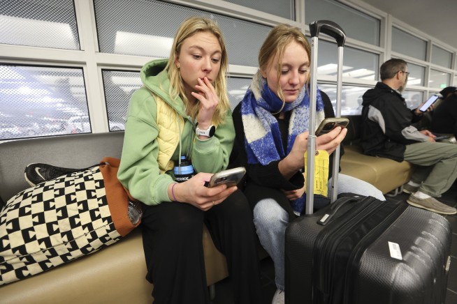 Federal officials order grounding of some Boeing 737 Max 9 jetliners after plane suffers a blowout