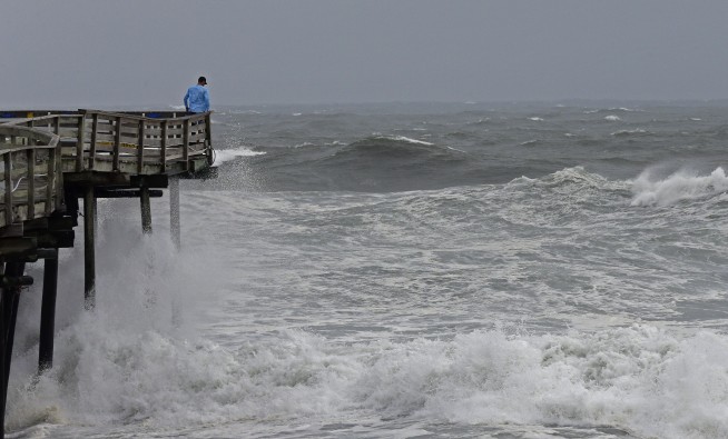 The Latest: Hurricane Florence eye 10 miles from Wilmington