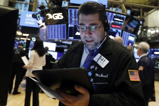 US stocks extend rally; S&P 500, Nasdaq at all-time highs