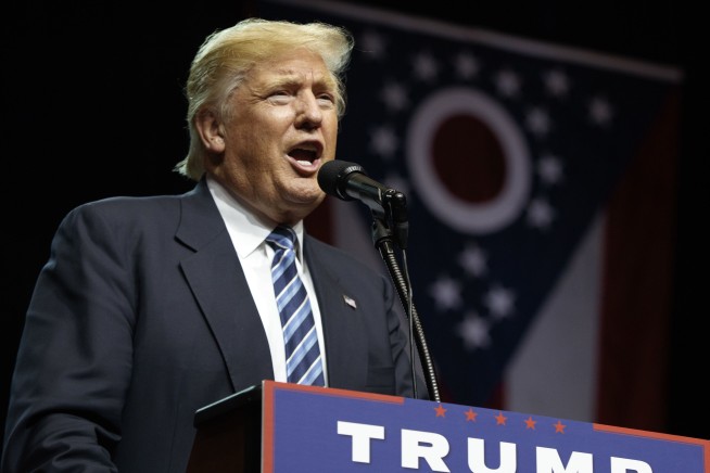 Clinton back on campaign trail after releasing health info