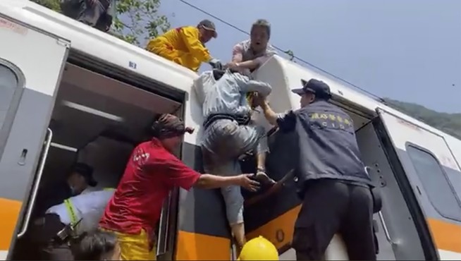 Train derails in eastern Taiwan, killing 48, injuring dozens