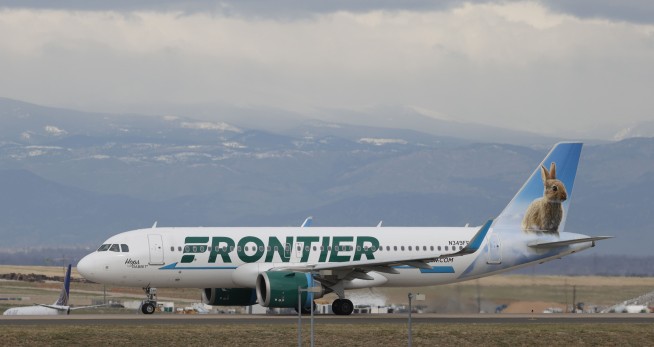 Frontier offers $3B for Spirit low-cost airline tie-up
