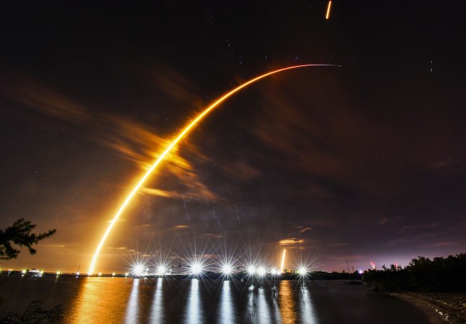 US company's lunar lander rockets toward the moon for a touchdown attempt next week