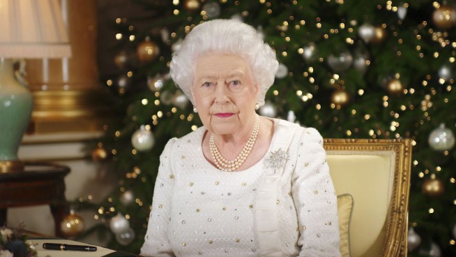 Queen Elizabeth II, Markle arrive at Christmas service