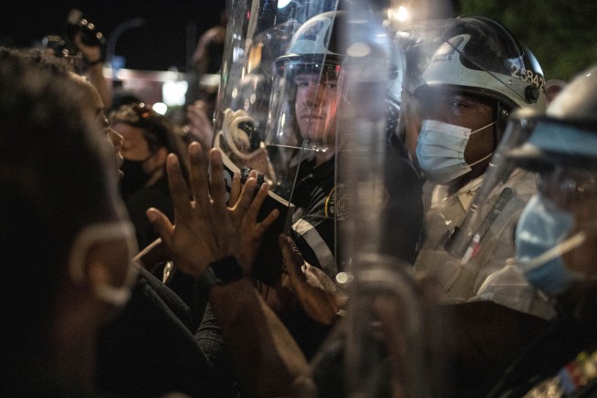 NYC mayor eyeing curfew after violence flares amid protests