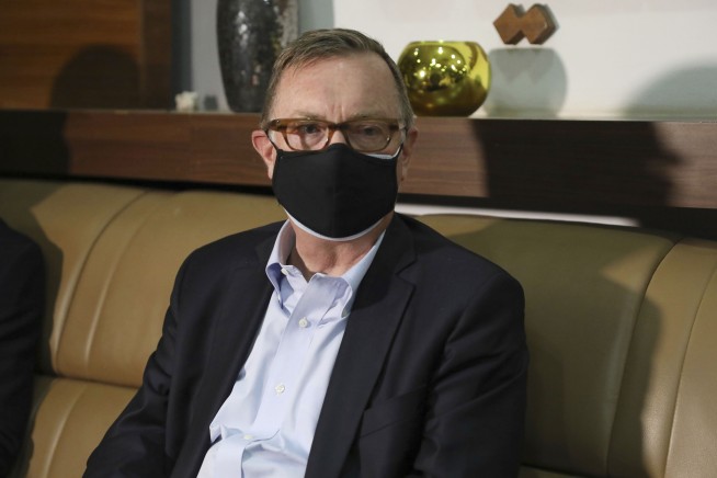 Gov't officials detained, phones down in possible Sudan coup